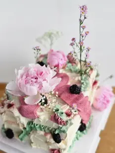 Floral buttercream cake