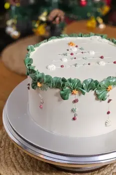 Christmas petal crown buttercream cake