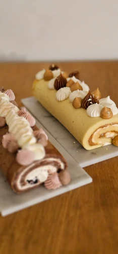 Vanilla and chocolate roll cakes